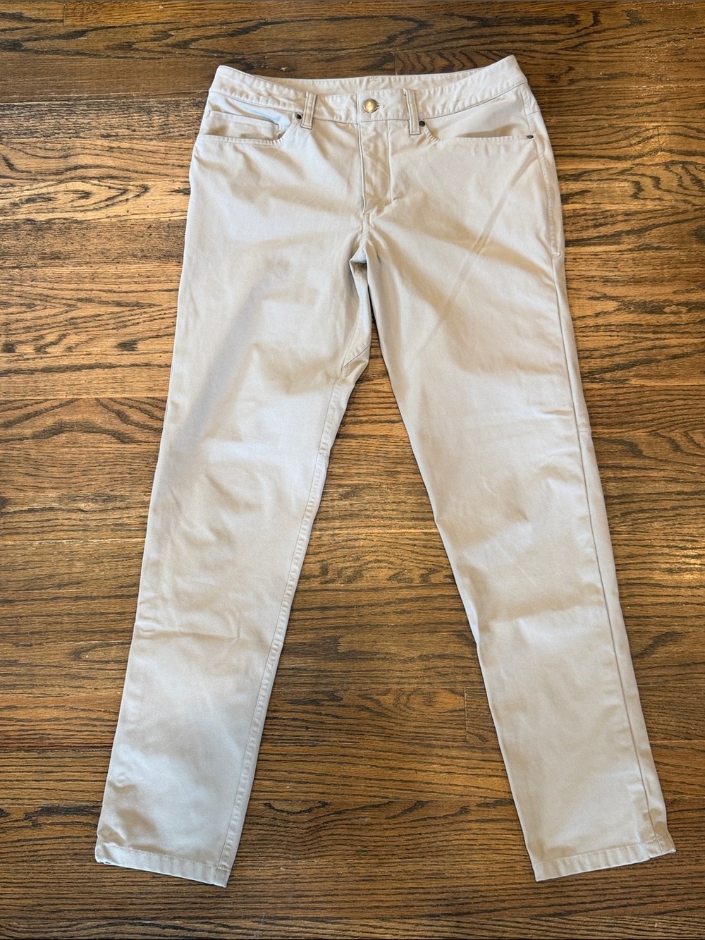 lululemon athletica Men’s Chinos in Light Beige